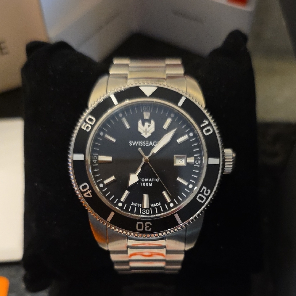 Black and Silver Diver's Watch with Stainless Steel Bracelet